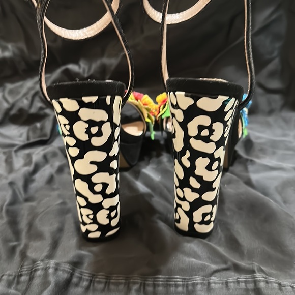 Heels - Picture 4 of 5